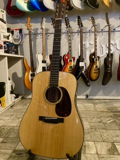 Martin D-18